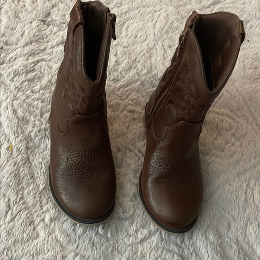 Cowboy boots size 6